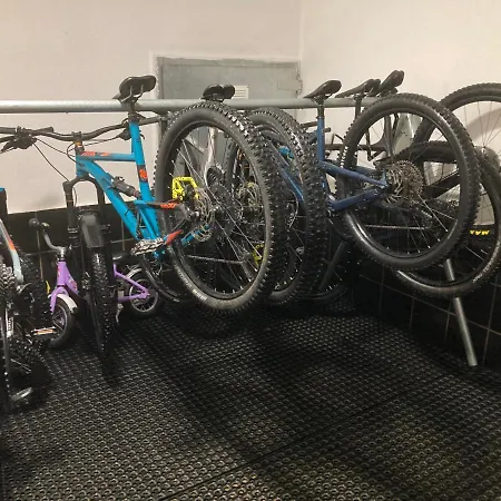 Piste Und Pedale , Deine Bude-dein Abenteuer Apartmán *